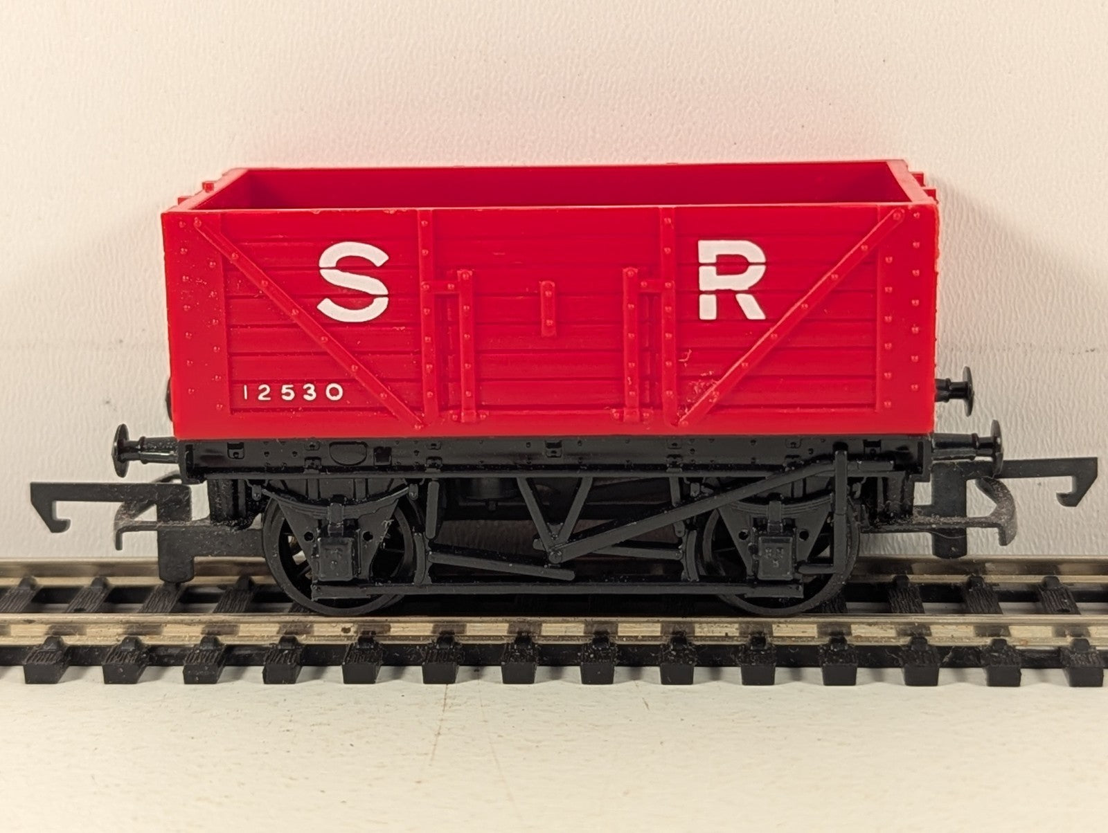 Hornby OO Gauge SR Open Wagon Goods Wagon 12530 SR Red R010