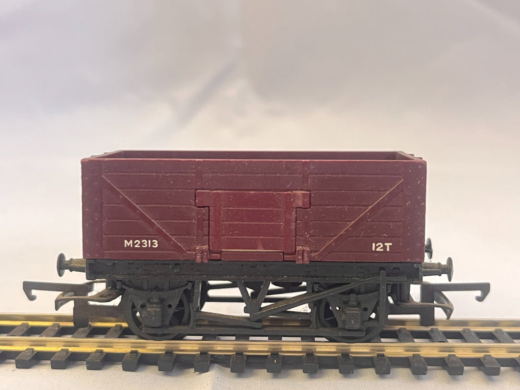 Tri-ang Hornby R112 OO Gauge BR Maroon Goods Wagon