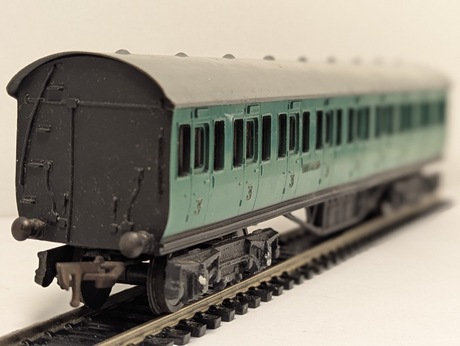 Graham Farish OO Gauge Southern SR Suburban Coach Boxed