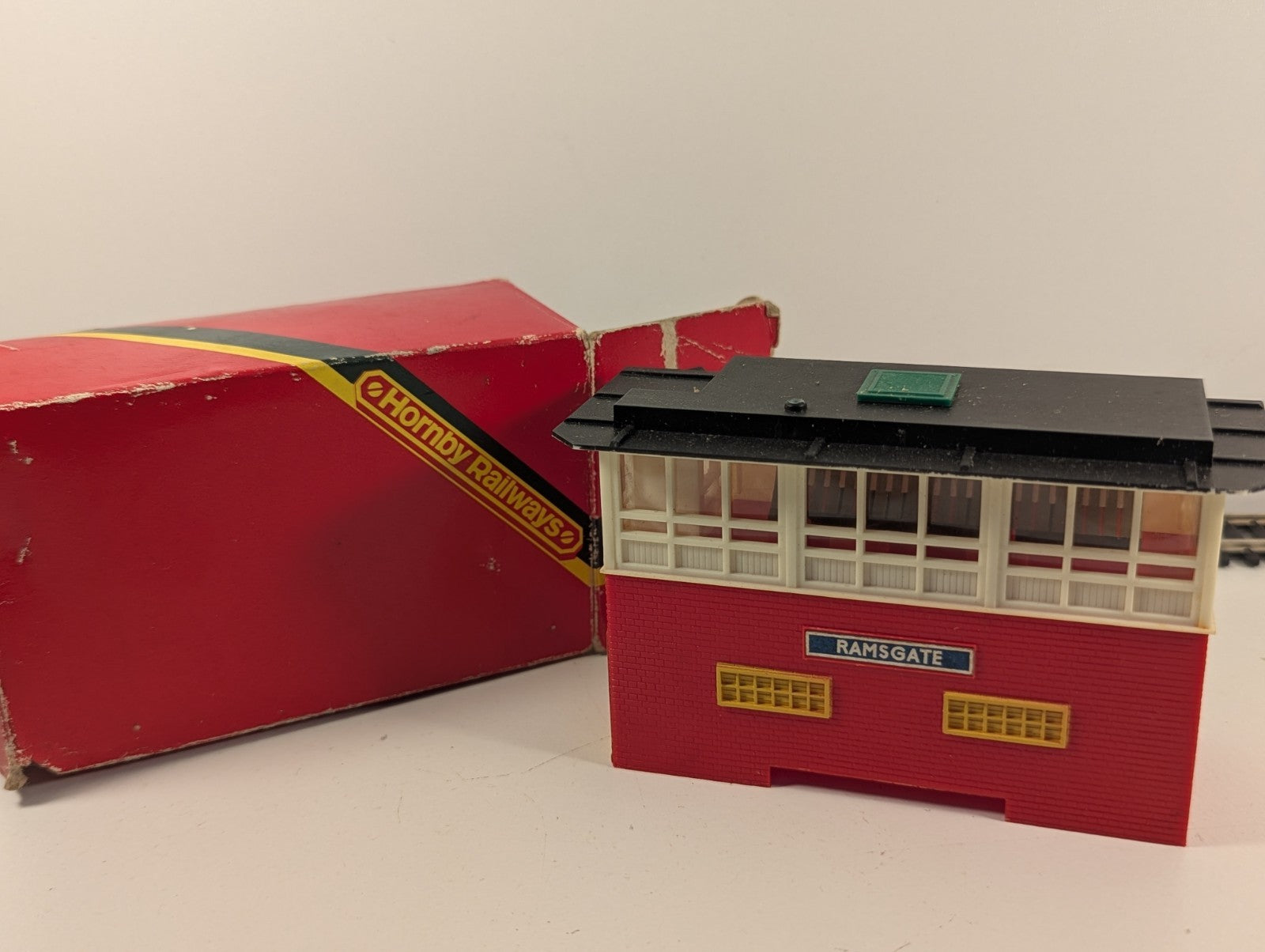Hornby R145 Modern Signal Box – Ramsgate