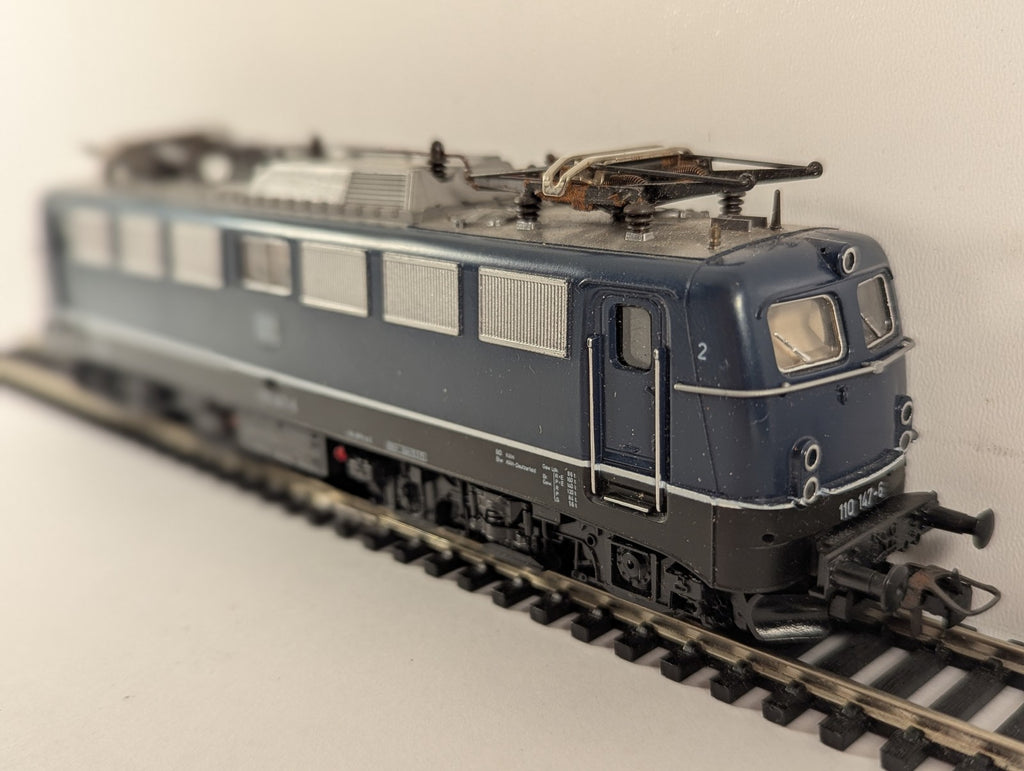 Roco HO Gauge DB Class 110 Electric Locomotive 110 147-6 DB Blue 4135A