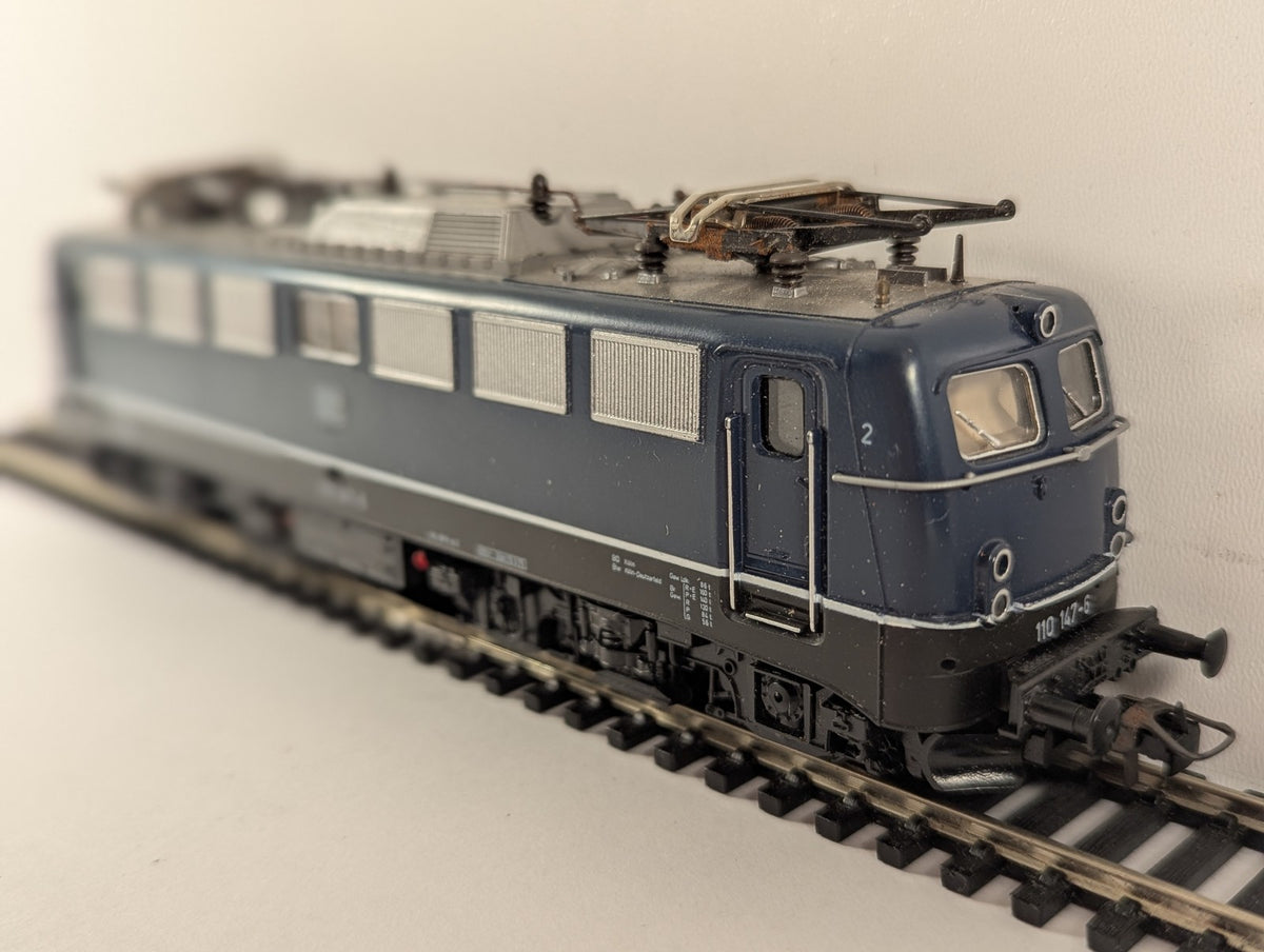 Roco HO Gauge DB Class 110 Electric Locomotive 110 147-6 DB Blue 4135A