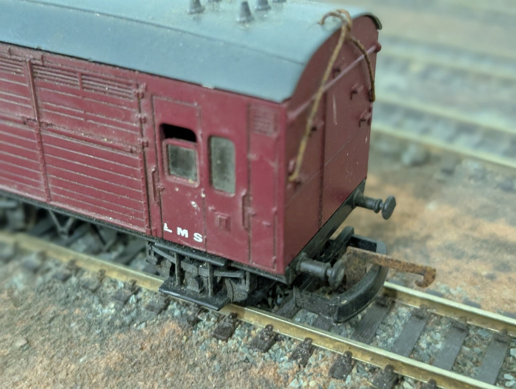 Lima 305626 OO Gauge LMS MAROON HORSE BOX WAGON Unboxed Used
