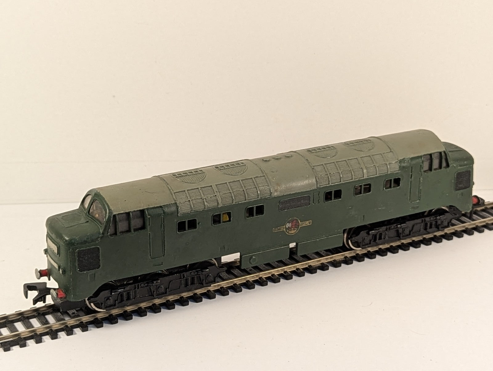 Hornby Dublo 3232 OO Gauge Class 55 Deltic Diesel Locomotive - BR Green