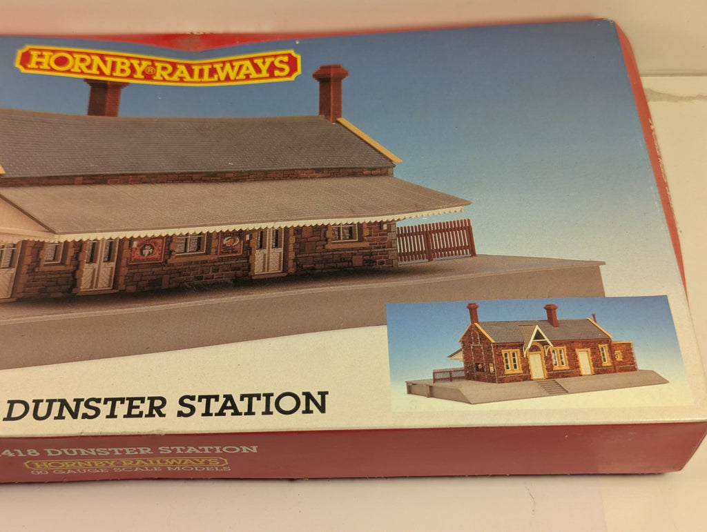 Hornby R418 Dunster Station Construction Kit