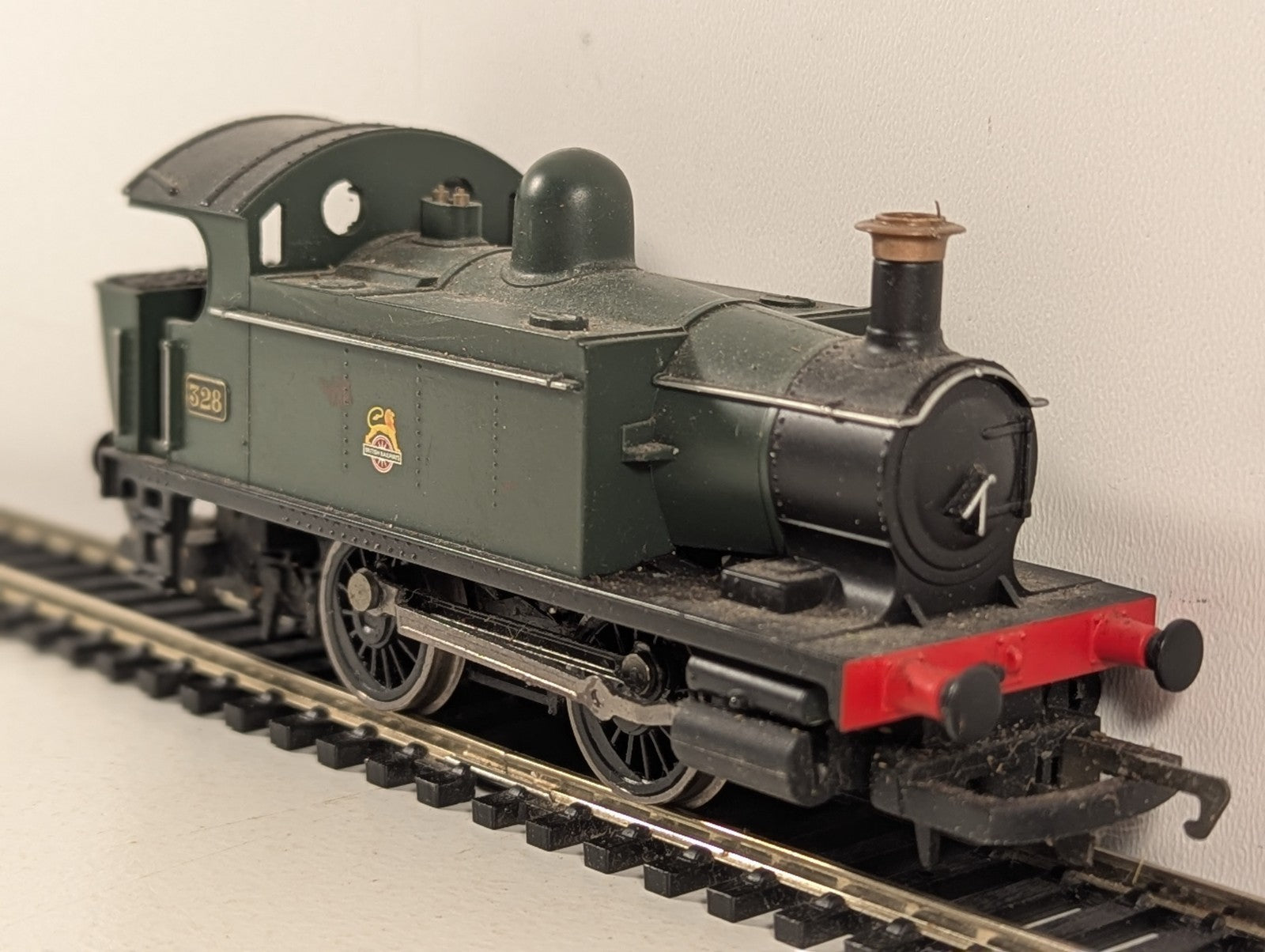 Hornby OO Gauge Holden Class 101 0-4-0T Steam Locomotive 328