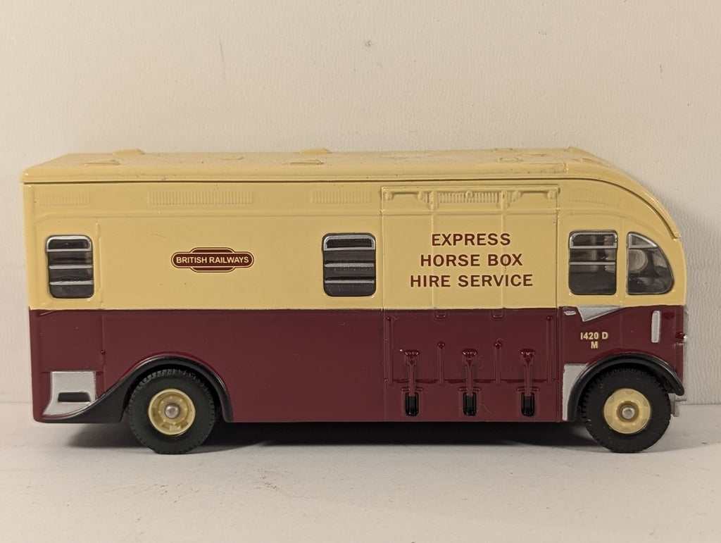 Corgi 1:76 Scale Harrington Horsebox Road Vehicle 1420 D M