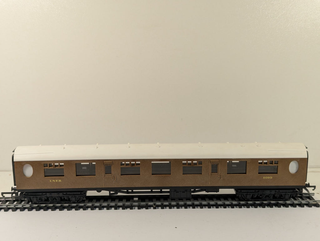 Tri-ang Hornby R745 OO Gauge LNER Full Third Coach - Boxed