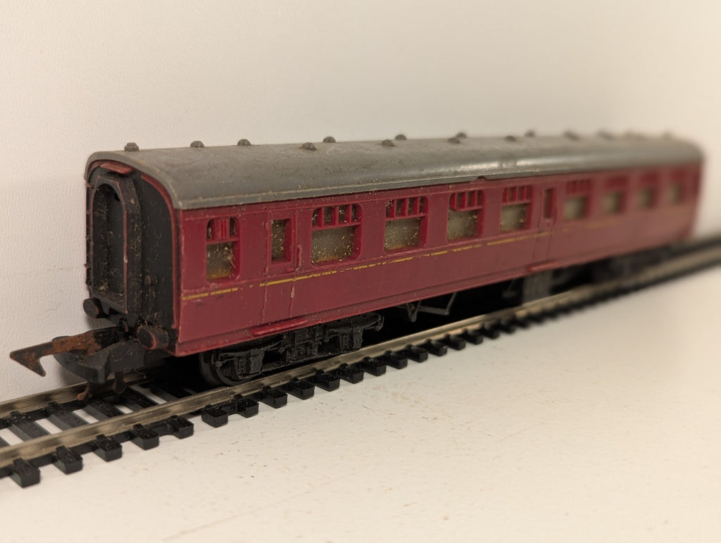 Jouef HO Gauge BR Mk1 Maroon Passenger Coach