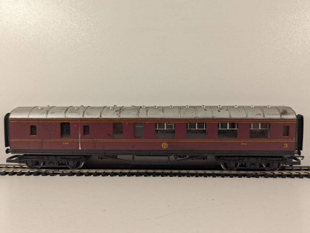 Hornby R475 OO Gauge LMS Brake 3rd Coach Crimson Lake