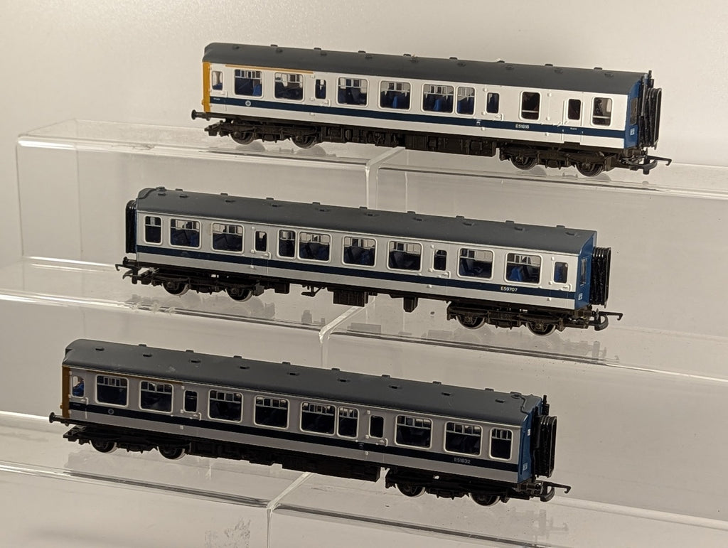 Hornby OO Gauge Class 110 B.R. 3-Car Diesel Multiple Unit Pack