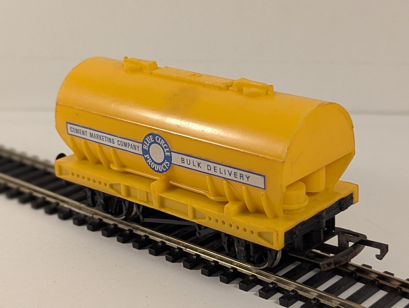 Hornby OO Gauge Presflo Cement Wagon Goods Wagon Blue Circle Cement R242