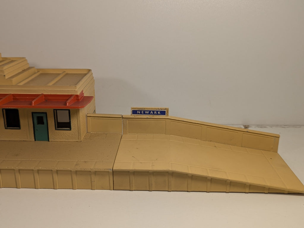 Hornby Dublo DA455 D1 Through Station