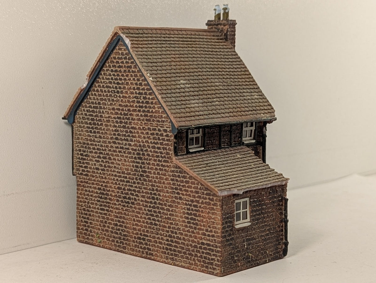 Hornby OO Gauge Skaledale Ye Olde Tuck Shoppe Building R8629