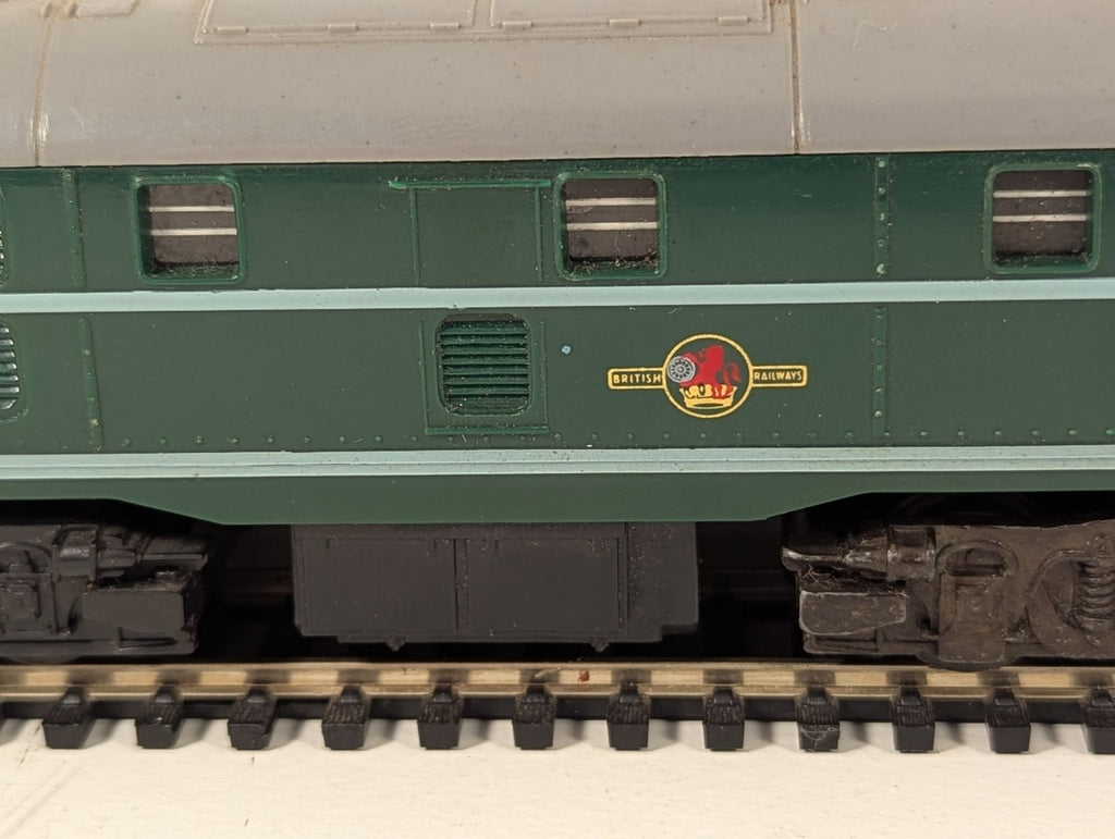 Tri-ang OO Gauge R357 Class 31 D5572 BR Green Diesel Locomotive