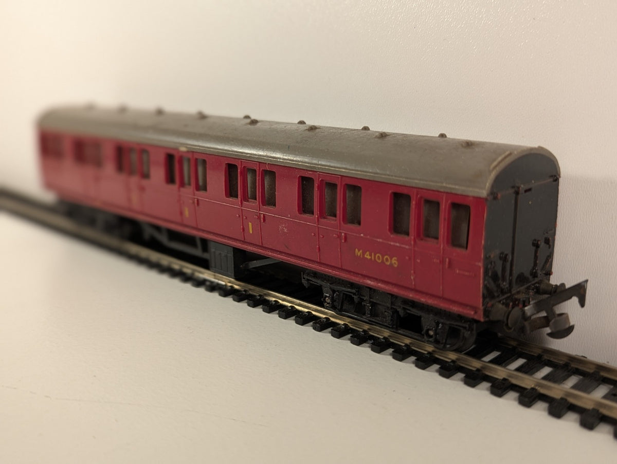 Tri-ang OO/HO Scale M41006 BR Suburban Composite Coach – BR Maroon
