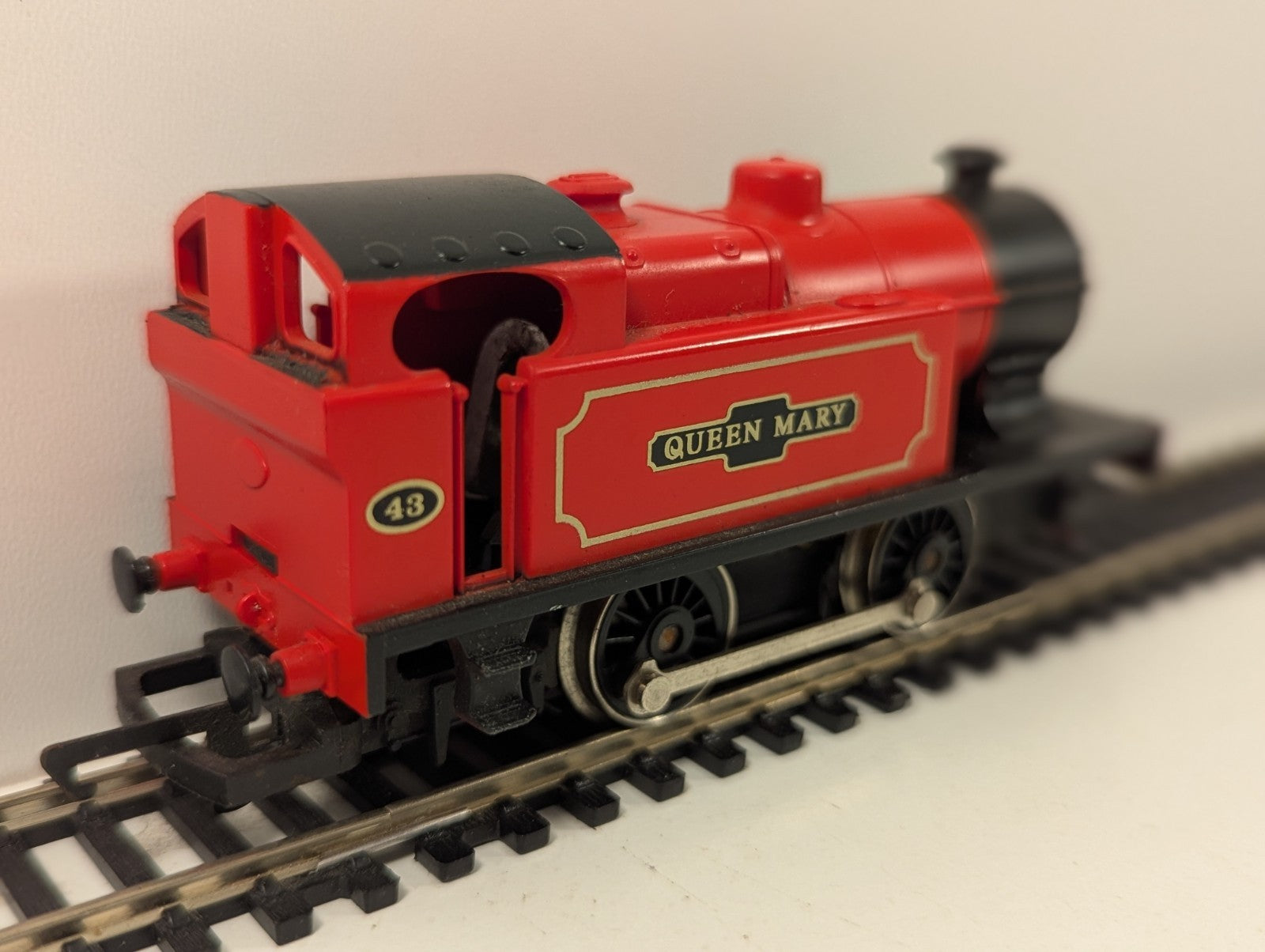 Hornby OO Gauge R863 Class D 0-4-0T “Queen Mary” No.43 Industrial Tank Loco