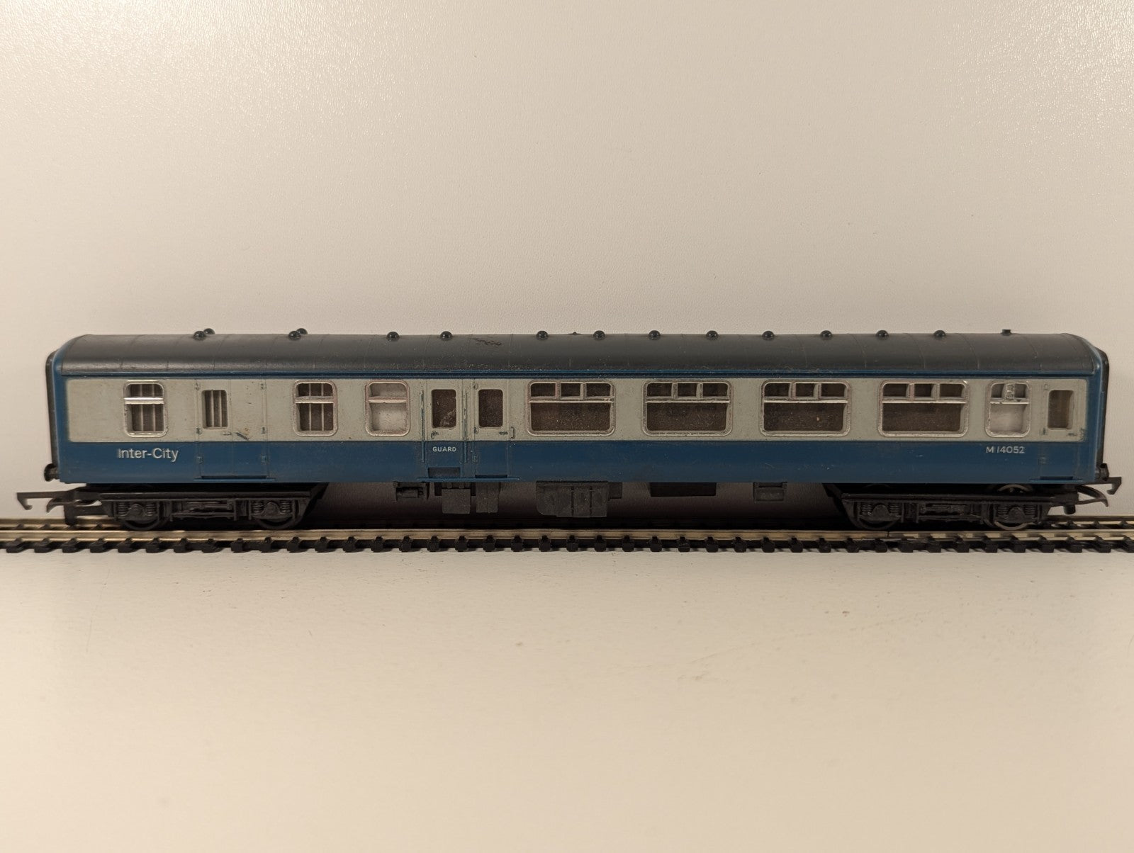 Lima OO Gauge BR InterCity Mk2 Brake Corridor Coach