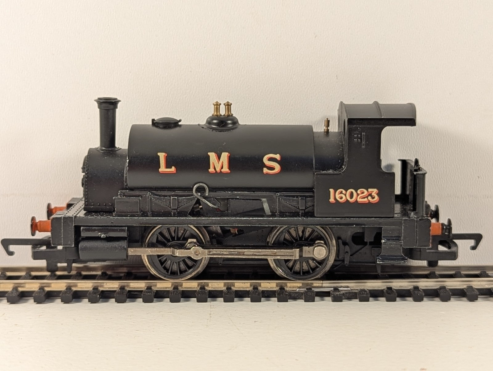 Hornby OO Gauge LMS Black 0-4-0T Class 0F Steam Locomotive