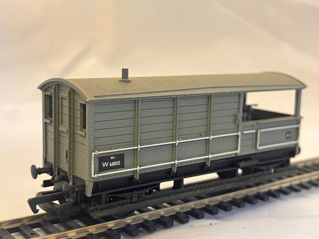 Mainline OO Gauge 20T Toad Brake Van Grey