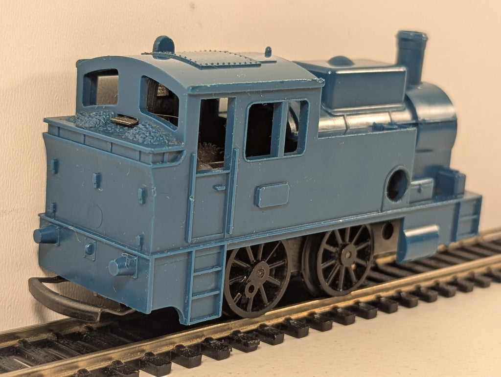 Hornby OO Gauge 0-4-0T Industrial Tank Locomotive Plain Blue  Windup