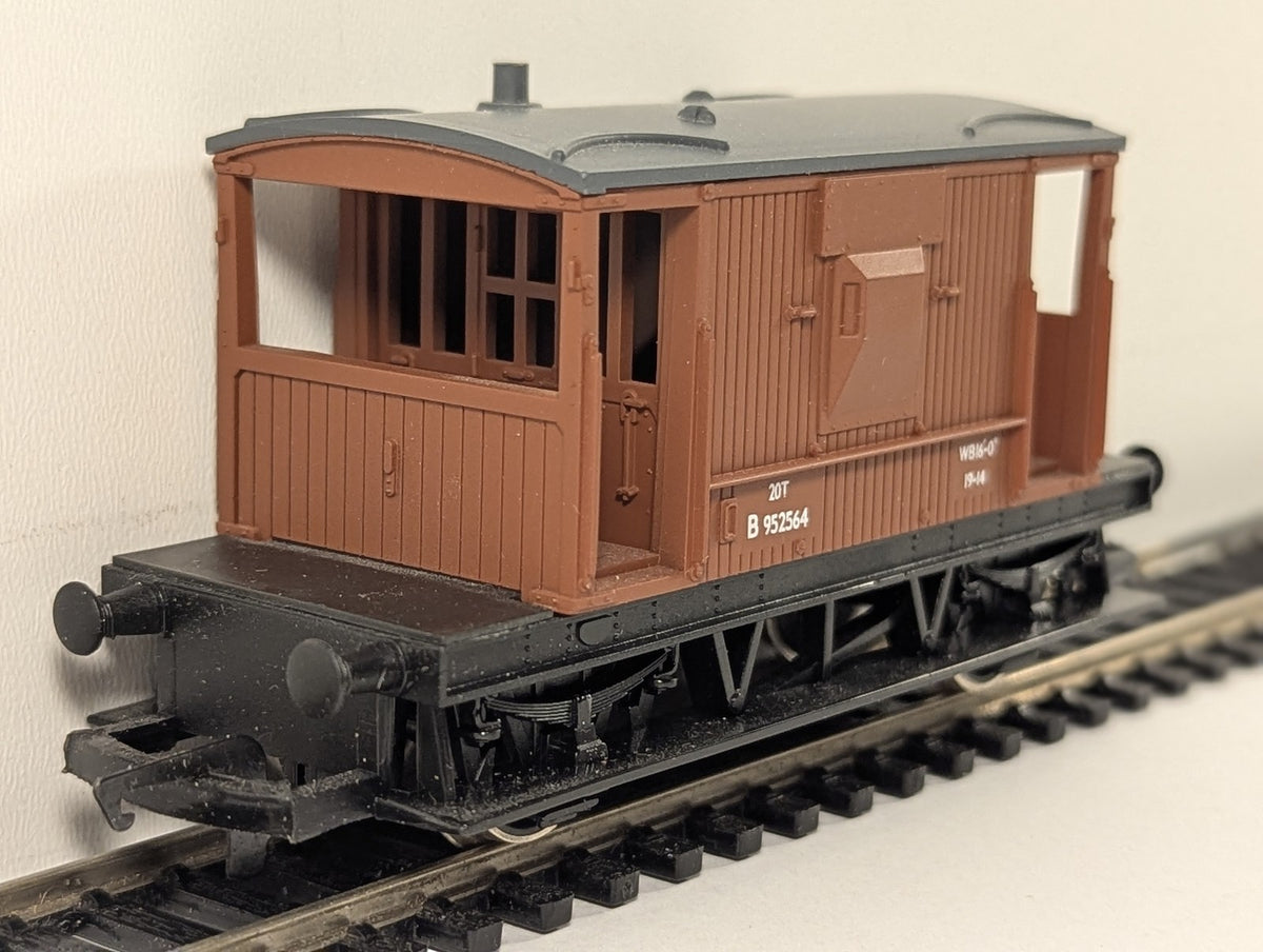 Hornby OO Gauge BR Brake Van Goods Wagon B952564 BR Bauxite R.729