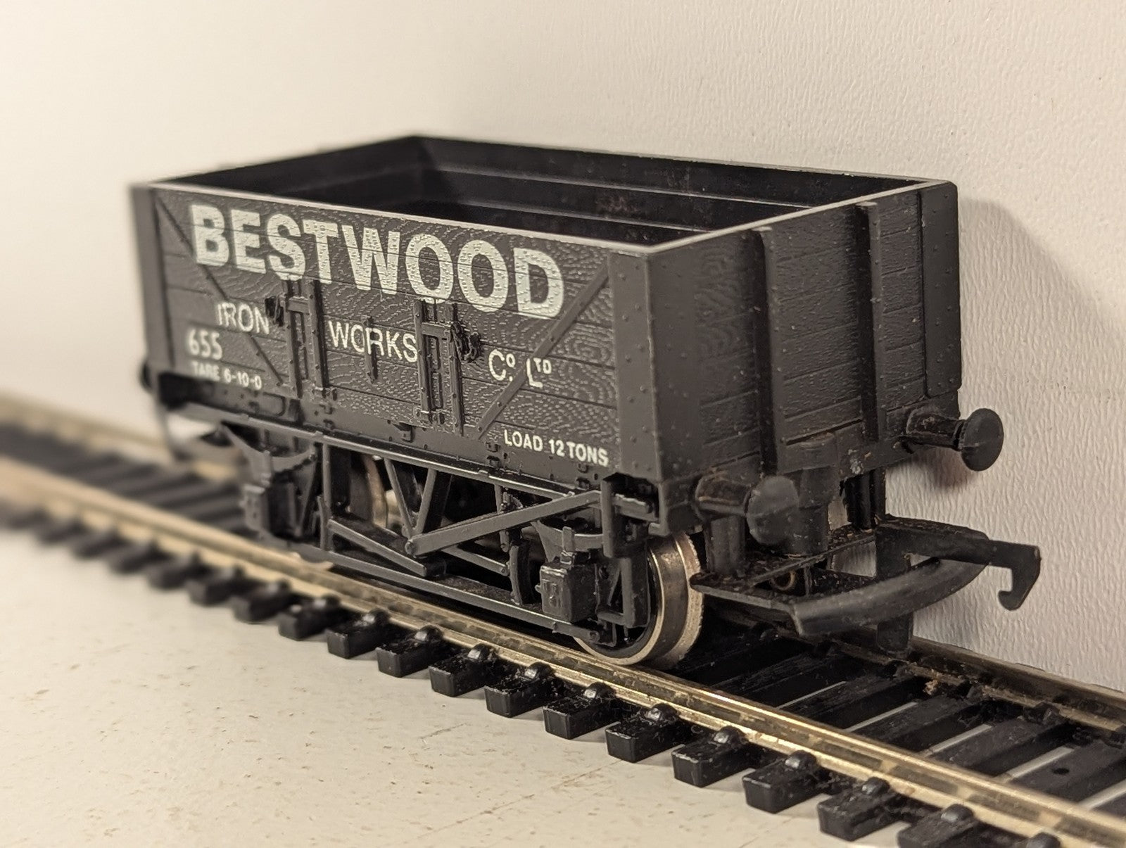 Hornby OO Gauge 7 Plank Wagon 'Bestwood Iron Works' Goods Wagon 655 Black R010