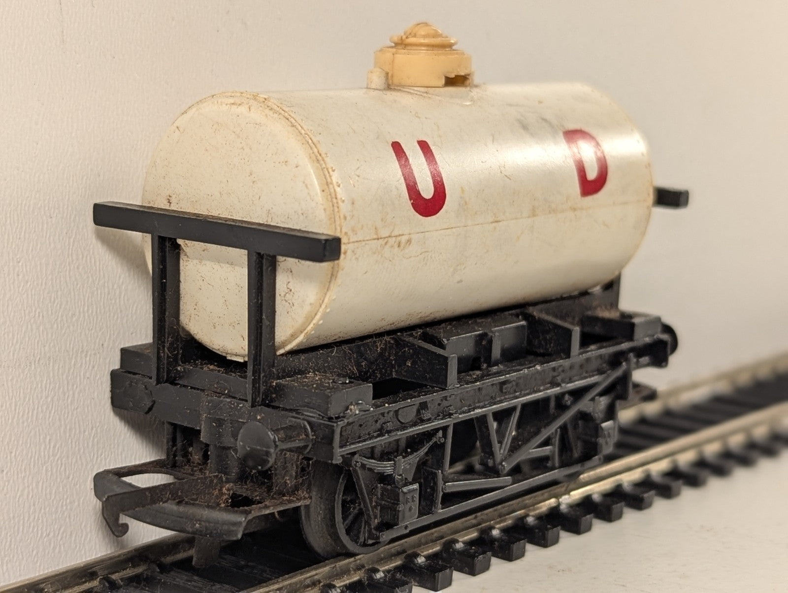 Tri-ang OO Gauge United Dairies Milk Tank Wagon Goods Wagon R125