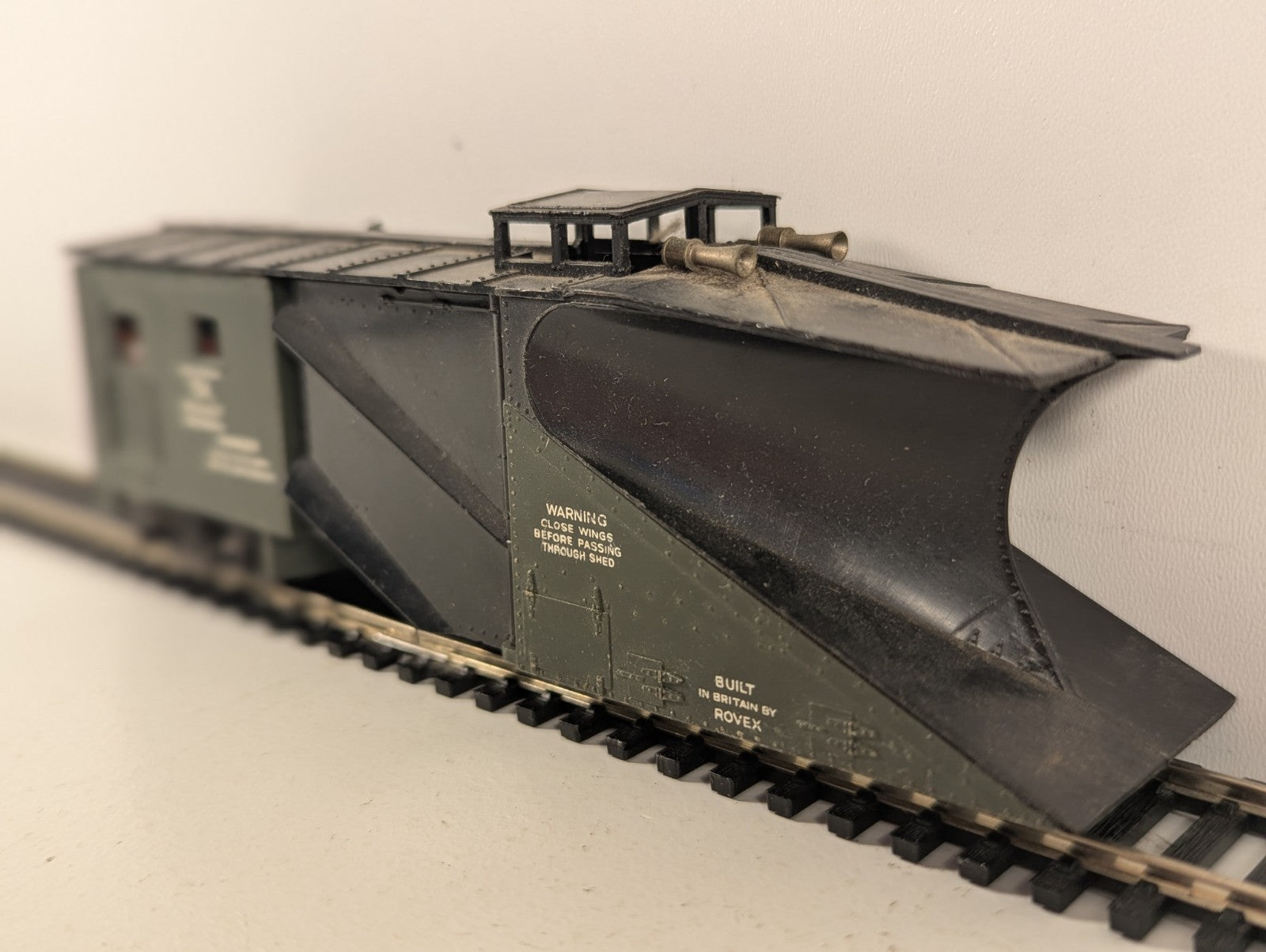 Tri-ang R138 Snow Plough OO Gauge