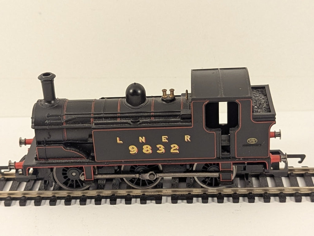 Hornby R2325 LNER Class J83 0-6-0T No.9832 OO Gauge - Boxed - Needs Attention