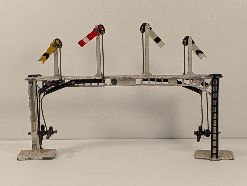 Crescent Toys OO Gauge Four Arm Signal Gantry Signals White