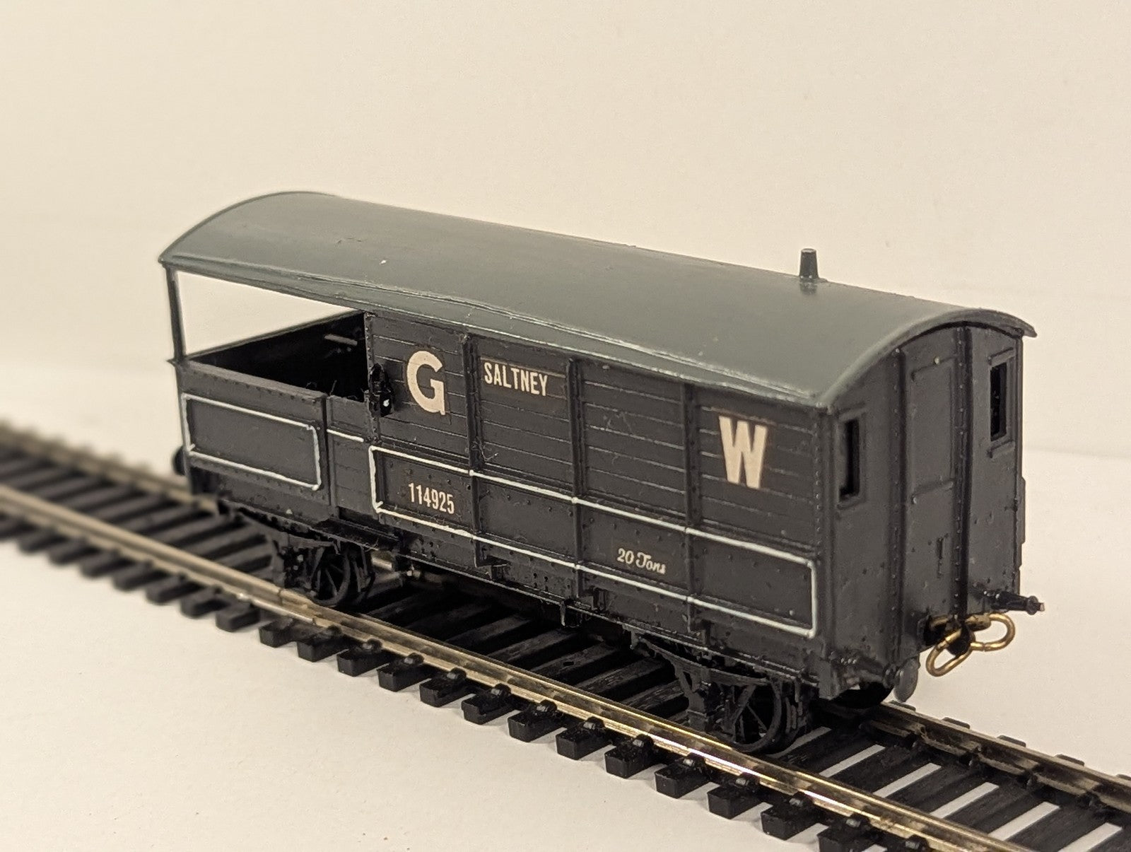 Kit Built OO Gauge GWR Toad Brake Van 'Saltney' 114925 GWR Grey