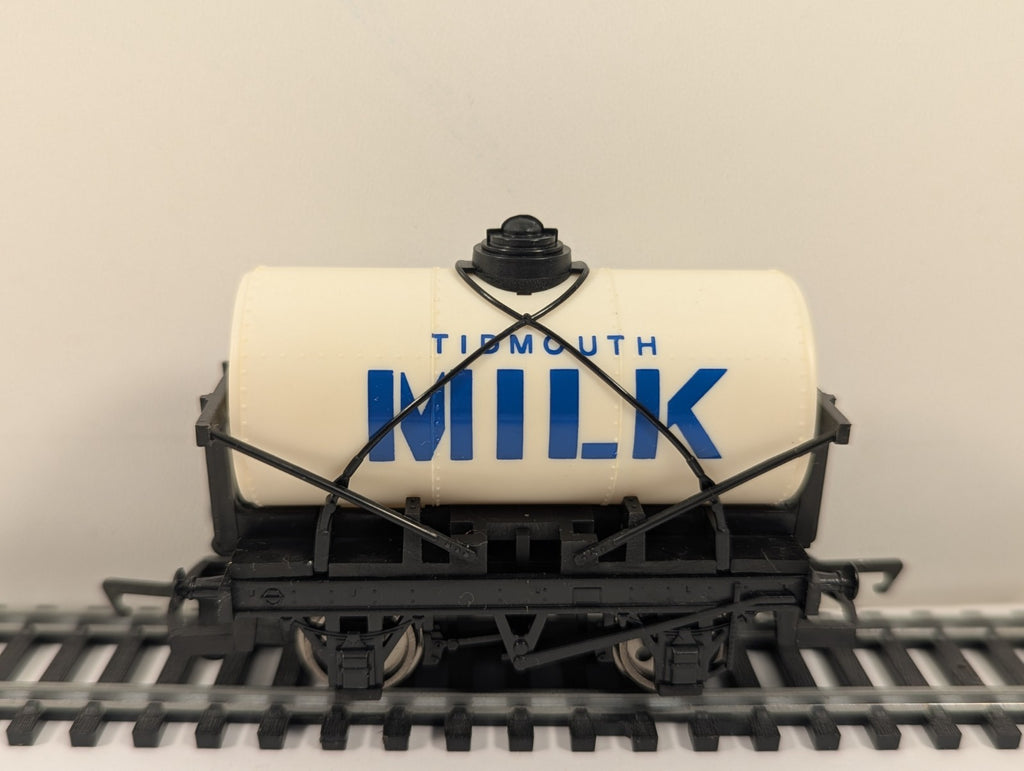 Hornby R105 OO Tidmouth Milk Tank Wagon