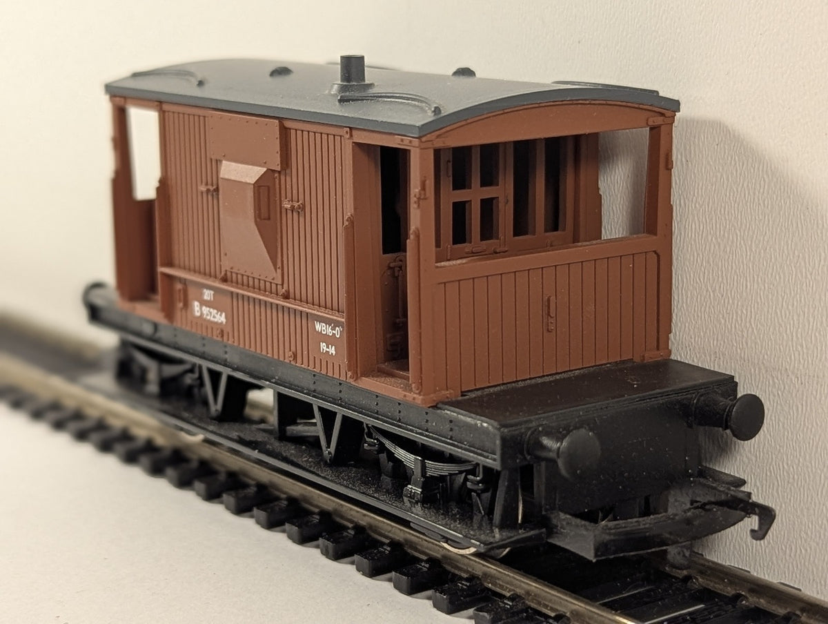 Hornby OO Gauge BR Brake Van Goods Wagon B952564 BR Bauxite R.729