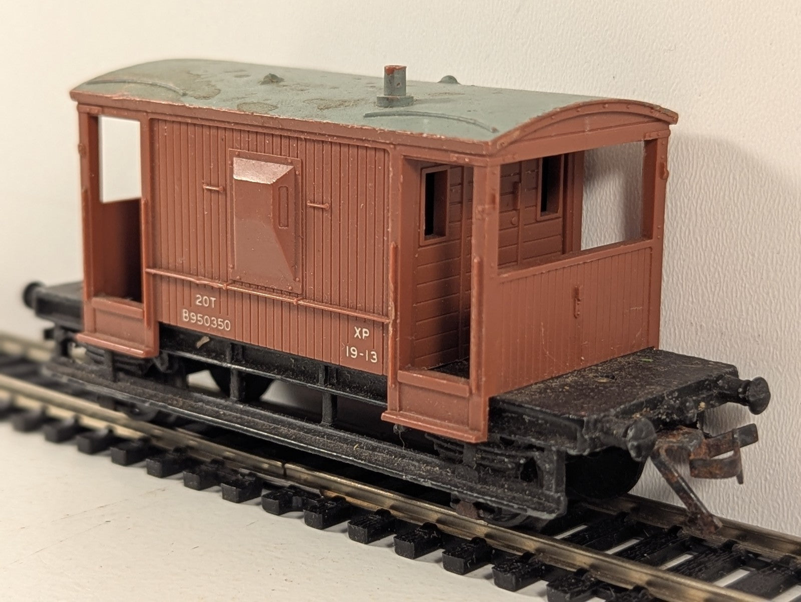 Hornby Dublo 4311 BR Brown 20 Ton Standard Goods Brake Van