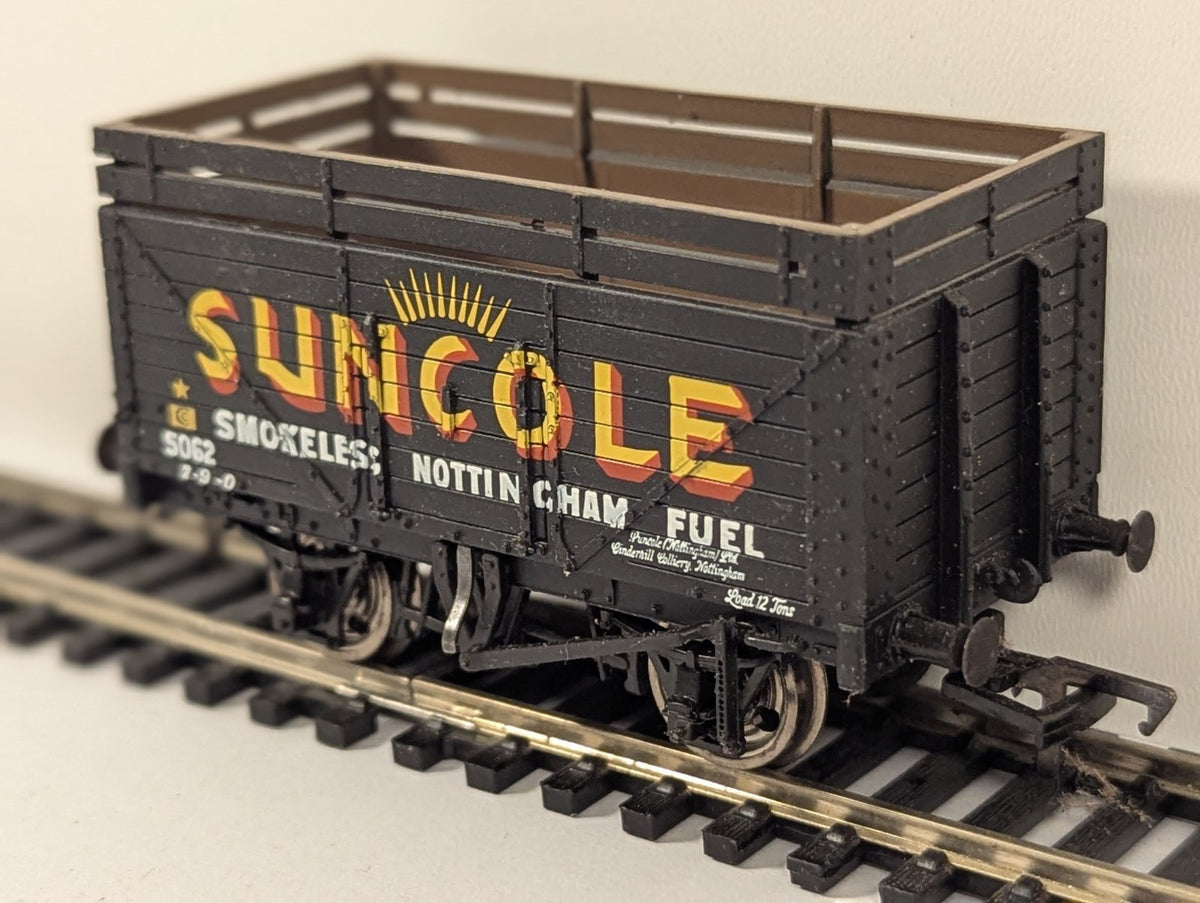 Bachmann Branchline OO Gauge Suncole 7 Plank Wagon with Coke Rails