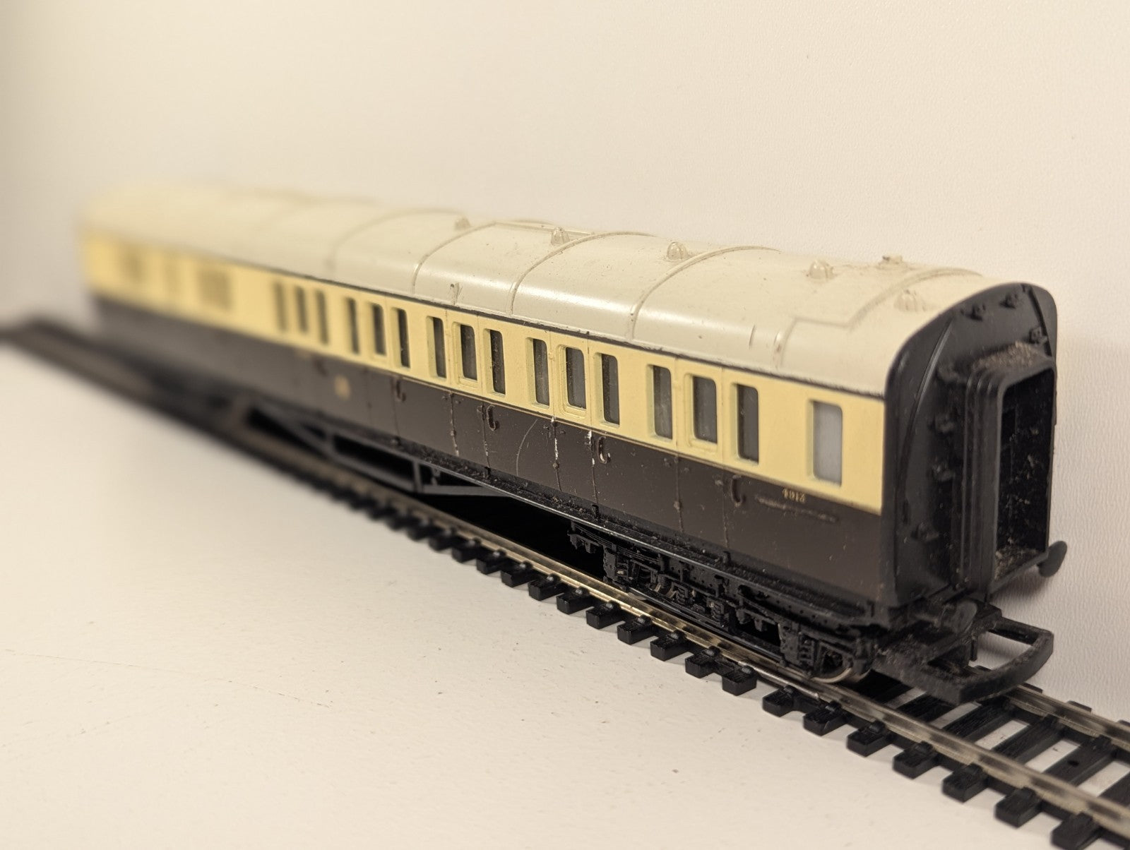 Hornby R457 OO Gauge GWR Collett Corridor Brake Third No. 4913