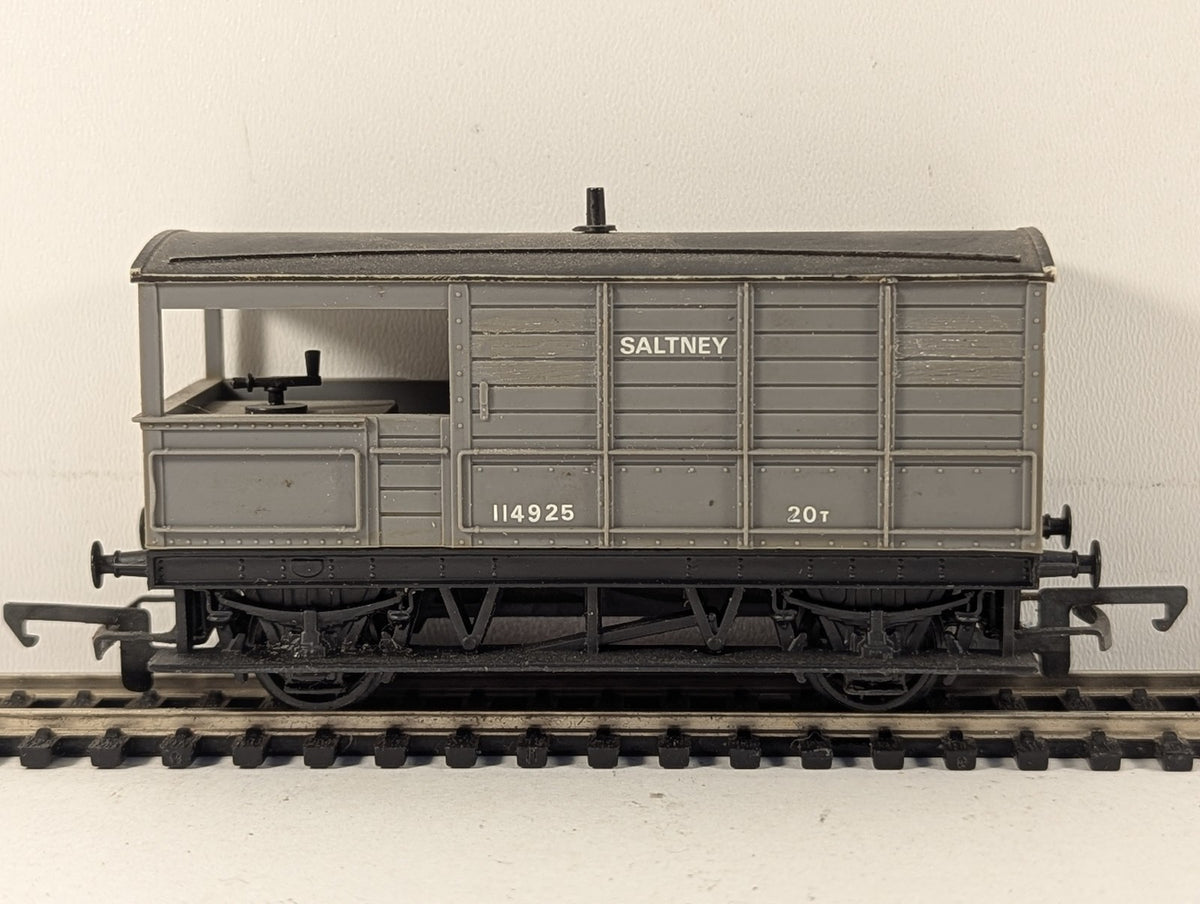 Hornby OO Gauge GWR 20t Toad Brake Van 'Saltney' 114925 GWR Grey R124