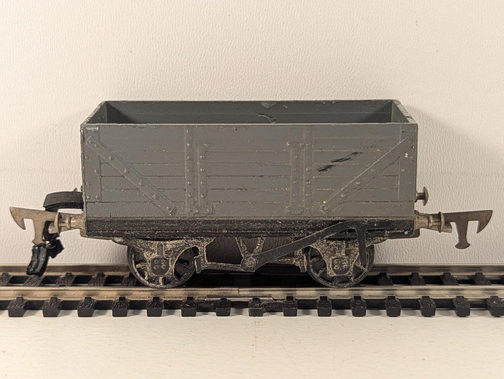 Graham Farish 5 Plank Wagon Grey