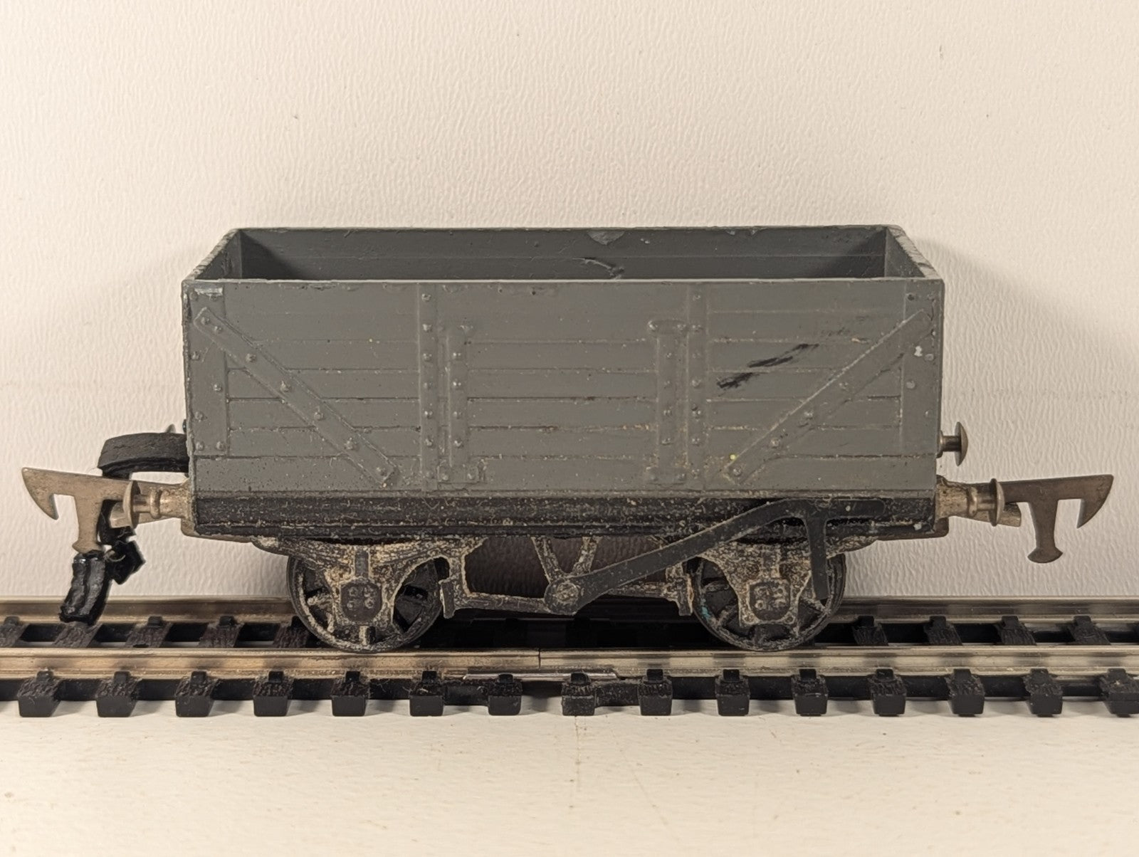 Graham Farish 5 Plank Wagon Grey