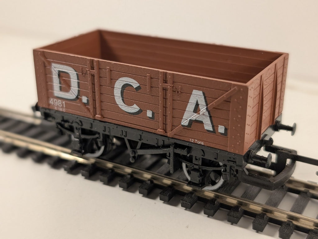 Hornby R036 OO Gauge 7-Plank Open Wagon in Brown D.C.A. Livery