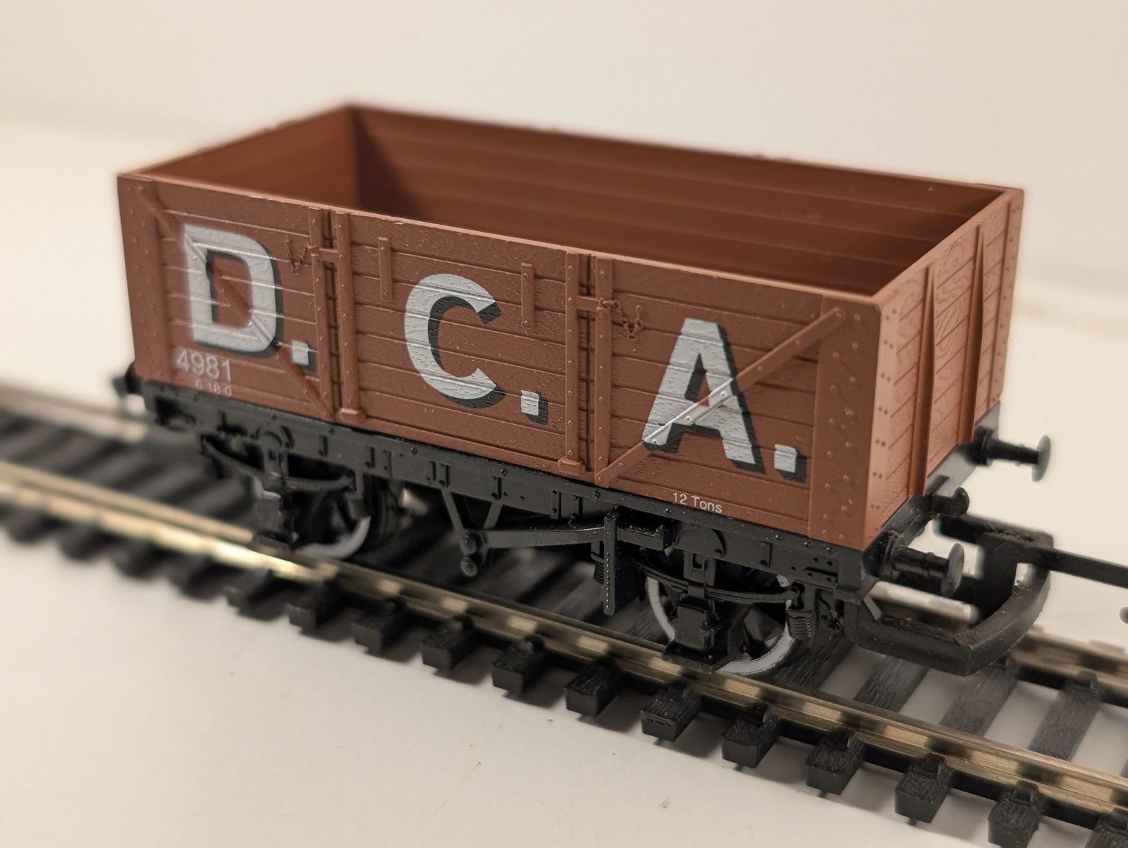Hornby R036 OO Gauge 7-Plank Open Wagon in Brown D.C.A. Livery