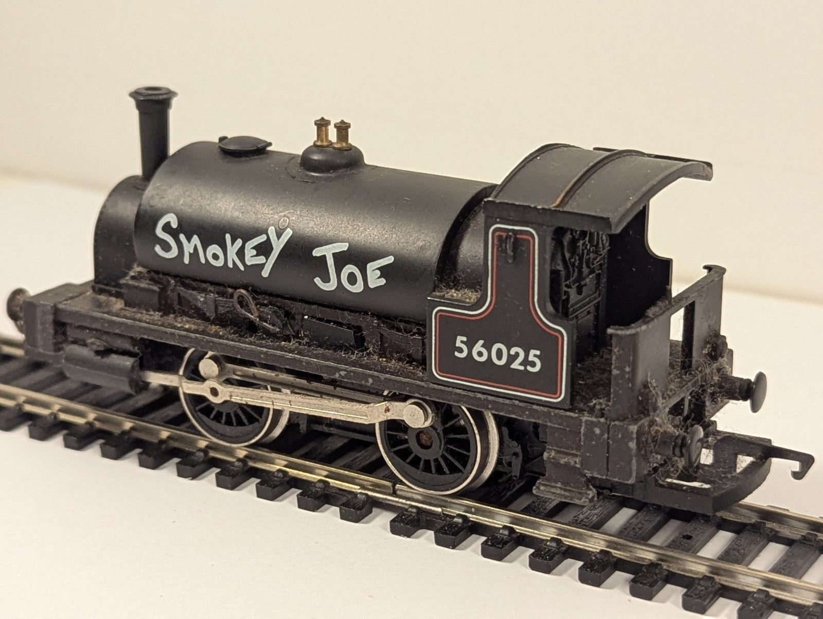 Hornby OO Gauge Smokey Joe 0-4-0ST Tank Locomotive