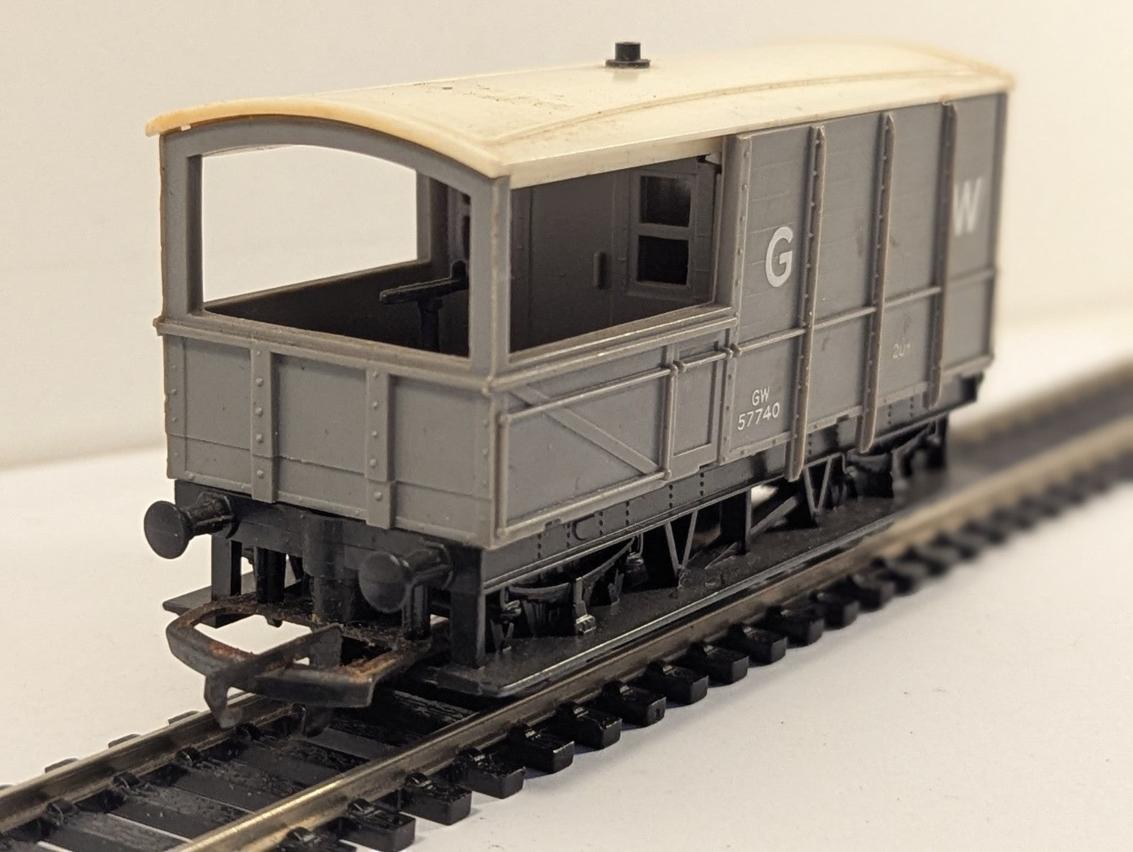 Tri-ang R16 OO Gauge GWR 20t Toad Brake Van 57740