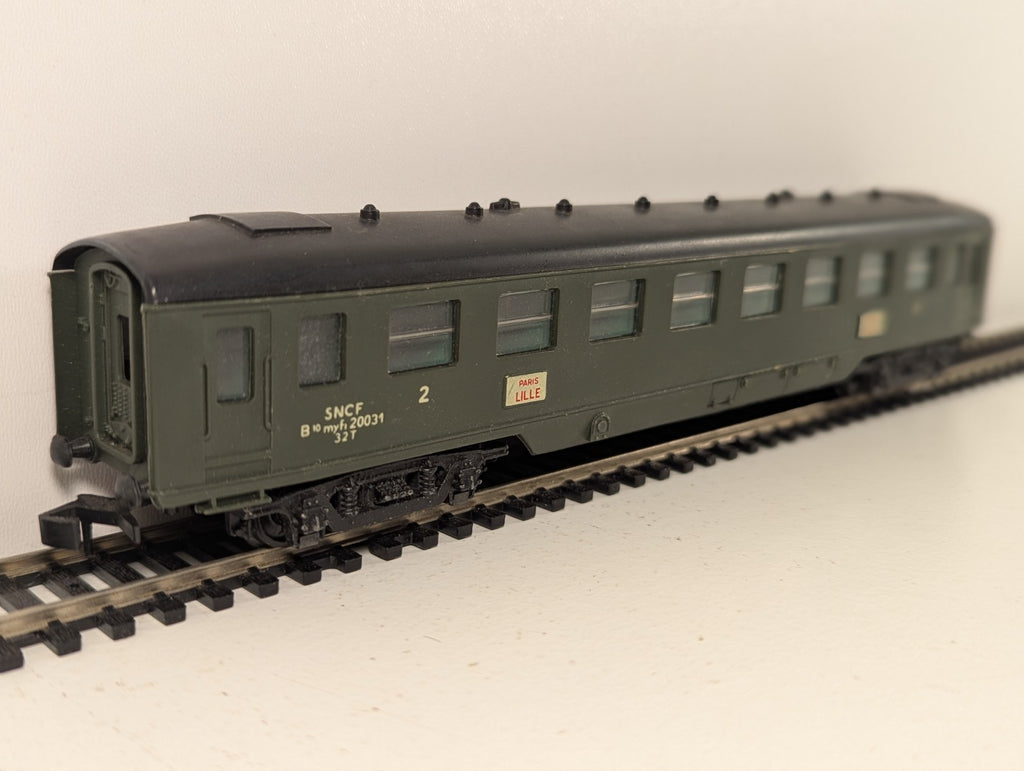 Hornby Acho HO Gauge Green 733 SNCF 2nd Class Coach