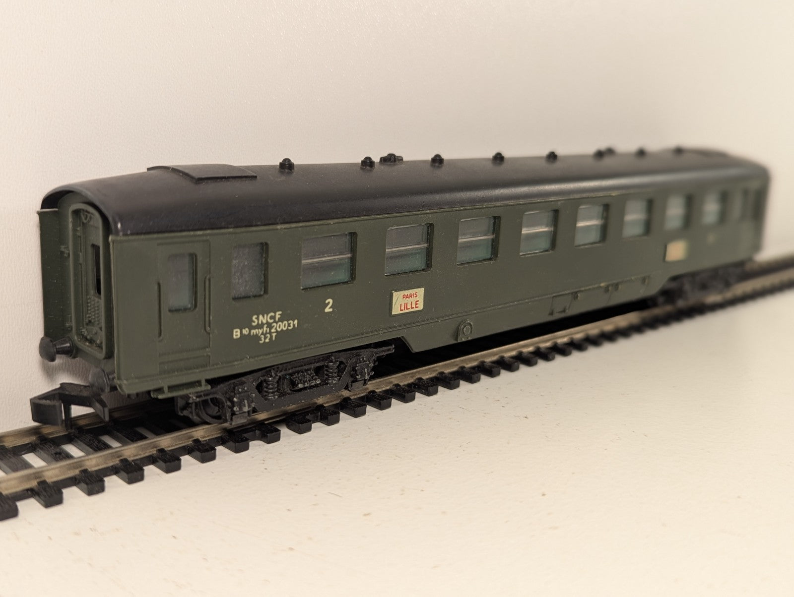 Hornby Acho HO Gauge Green 733 SNCF 2nd Class Coach