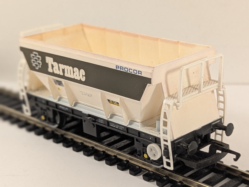 Hornby R013 OO Gauge PGA Tarmac Hopper Wagon
