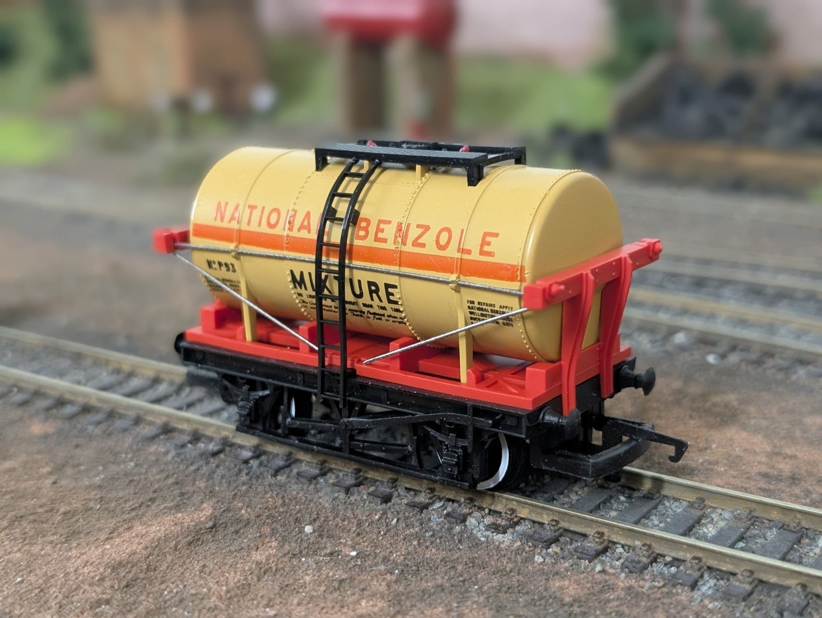 Hornby R221 National Benzole Small Tank Wagon P93