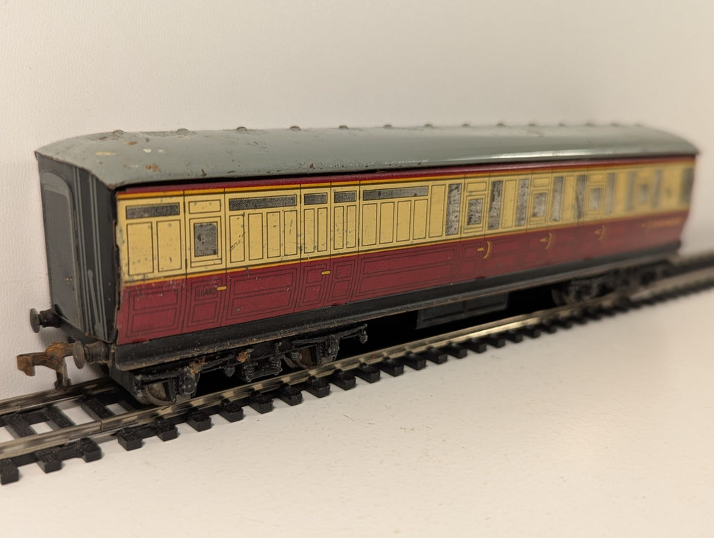 Hornby Dublo OO Gauge LNER Gresley Corridor Brake Third Coach Crimson & Cream