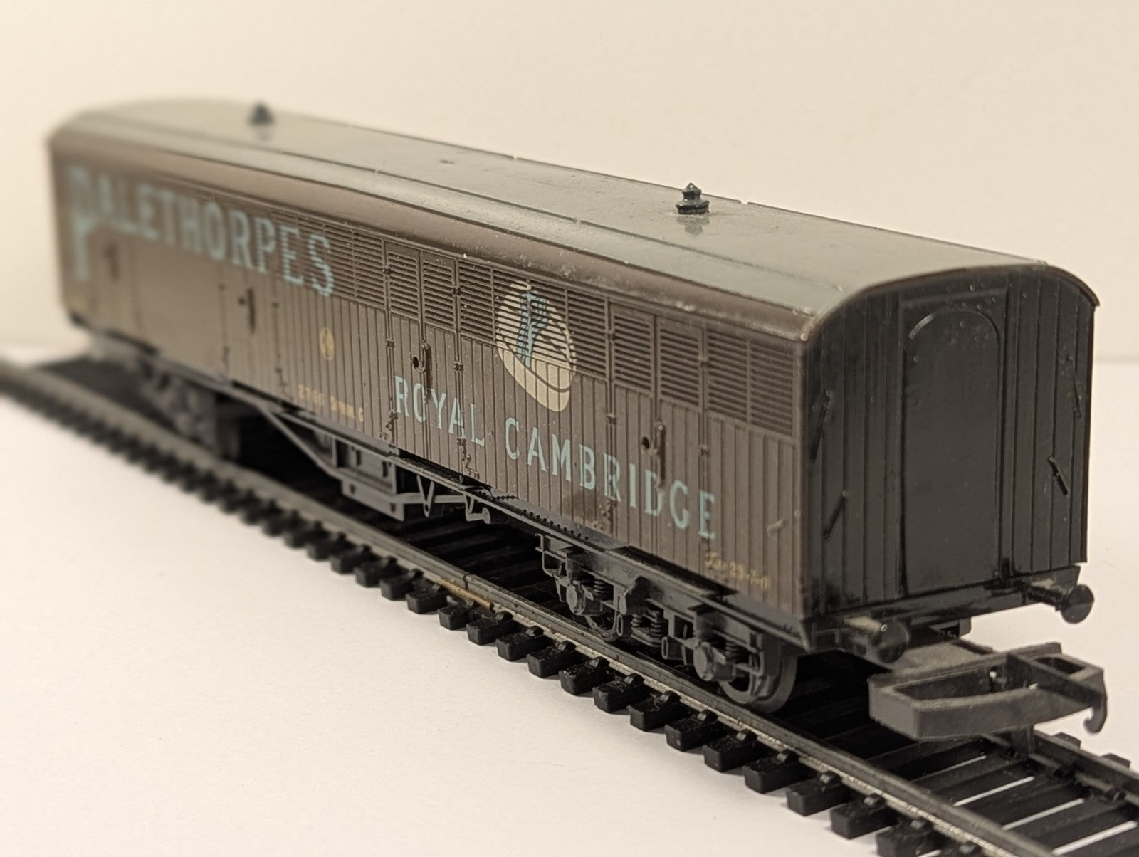 Lima OO Gauge Palethorpes Royal Cambridge Sausage Van